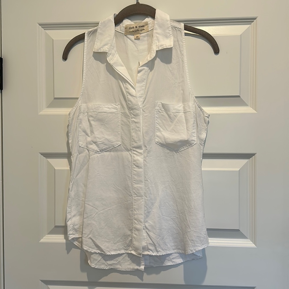 Cloth & Stone sleeveless white button down blouse. Slit in back. Size XS